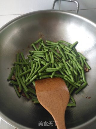 肉片橄榄菜炒豇豆的做法步骤：5