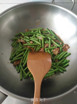 肉片橄榄菜炒豇豆的做法步骤：6
