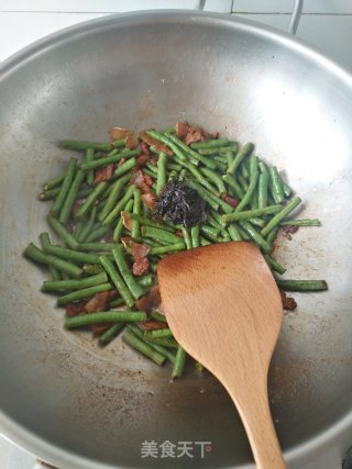 肉片橄榄菜炒豇豆的做法步骤：7