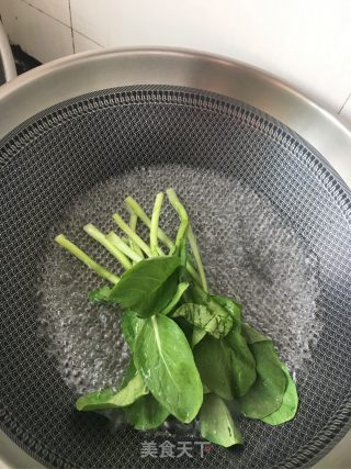 藤椒酱蒜蓉肠手抓饼的做法步骤：3