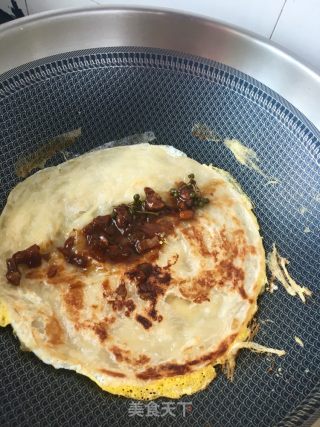 藤椒酱蒜蓉肠手抓饼的做法步骤：15