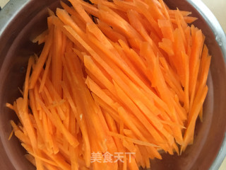 胡萝卜丝炒肉末的做法步骤：2