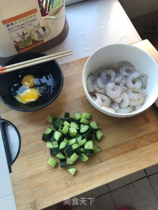 虾仁黄瓜炒蛋的做法步骤：1