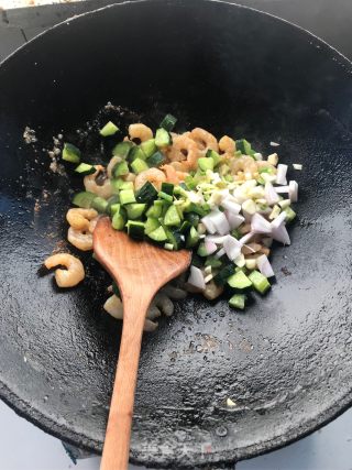 虾仁黄瓜炒蛋的做法步骤：6