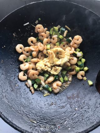 虾仁黄瓜炒蛋的做法步骤：7