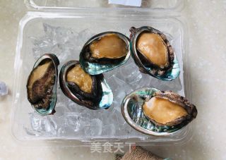 咖喱蒜香鲍鱼蒸薯粉的做法步骤：1