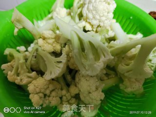 五花肉炒花菜的做法步骤：2