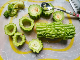 苦瓜酿肉的做法步骤：2