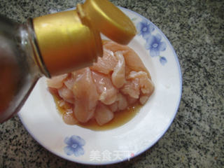 胡萝卜炒鸡胸肉的做法步骤：3