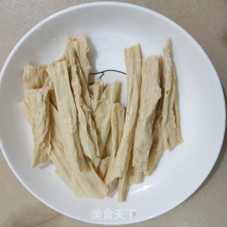 香菇焖腐竹的做法步骤：2