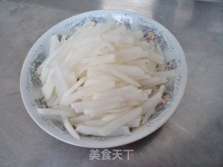 青椒烧萝卜的做法步骤：2
