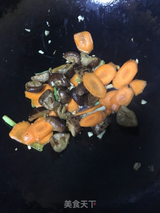 香菇焖海参皮的做法步骤：7
