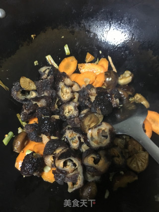 香菇焖海参皮的做法步骤：8