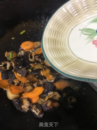 香菇焖海参皮的做法步骤：10