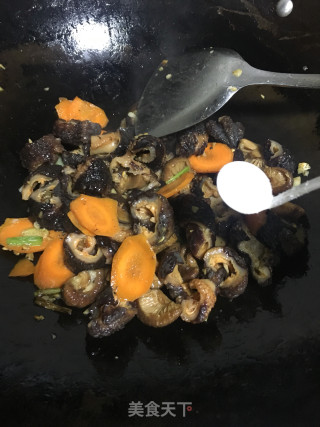 香菇焖海参皮的做法步骤：13