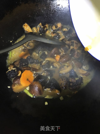 香菇焖海参皮的做法步骤：14