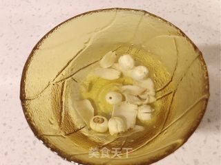 莲子百合红枣汤的做法步骤：2
