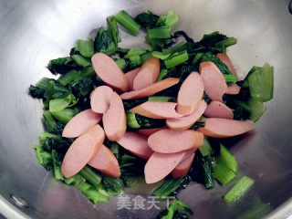 牛肉肠炒小白菜的做法步骤：7