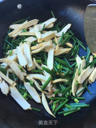 韭苔肉丝炒豆干的做法步骤：7