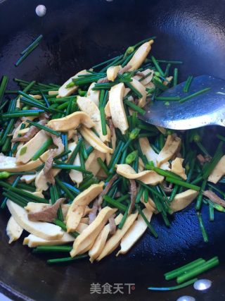 韭苔肉丝炒豆干的做法步骤：9