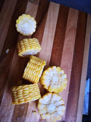 肉食、荤菜——玉米胡萝卜龙骨汤的做法步骤：3