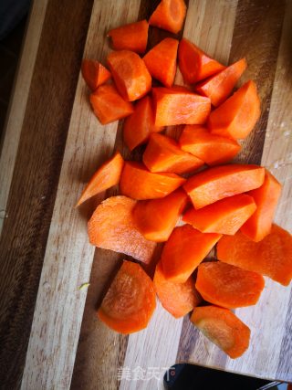 肉食、荤菜——玉米胡萝卜龙骨汤的做法步骤：4