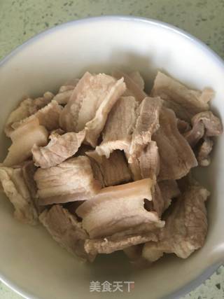 青红椒回锅肉的做法步骤：2