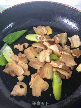 青红椒回锅肉的做法步骤：5