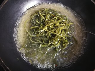 虫草花小白菜炖粉条的做法步骤：4