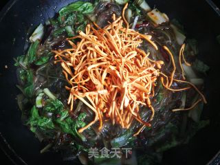 虫草花小白菜炖粉条的做法步骤：11