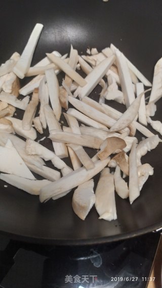 牛肉炒杏鲍菇的做法步骤：3