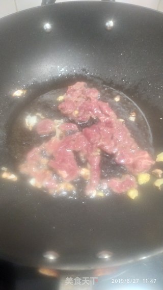 牛肉炒杏鲍菇的做法步骤：4