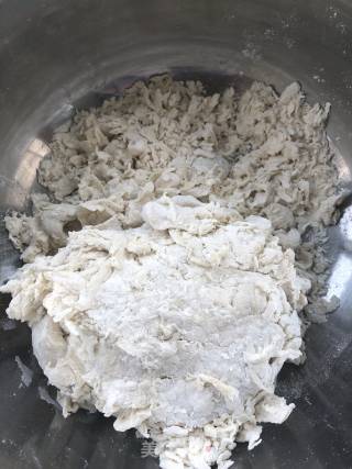 蒸千层饼的做法步骤：1
