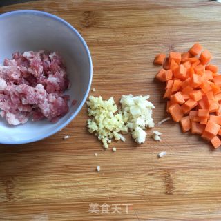 炒黄瓜丁的做法步骤：2
