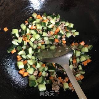 炒黄瓜丁的做法步骤：6