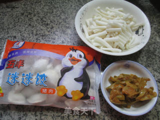 榨菜丝海鲜菇迷迷饺的做法步骤：1