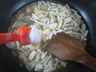 榨菜丝海鲜菇迷迷饺的做法步骤：6