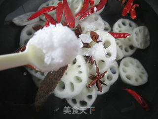 香卤莲藕的做法步骤：6