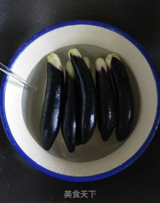 蒜蓉拌茄子的做法步骤：2
