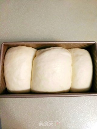 大爆头奶香炼乳吐司的做法步骤：9