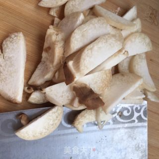 杏鲍菇炒肉片的做法步骤：2