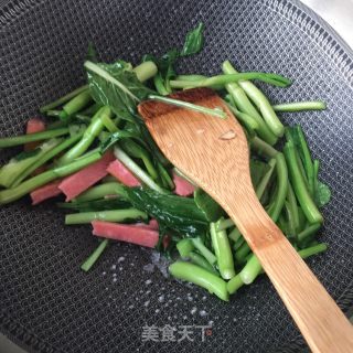 蒜蓉肠炒菜心的做法步骤：7
