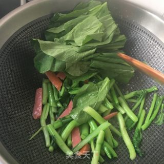 蒜蓉肠炒菜心的做法步骤：8