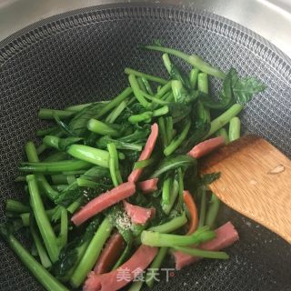 蒜蓉肠炒菜心的做法步骤：9