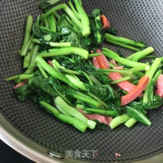 蒜蓉肠炒菜心的做法步骤：10