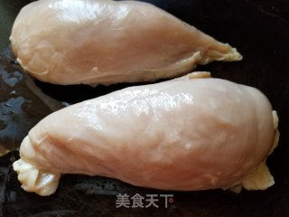 柱侯酱鸡胸肉的做法步骤：1