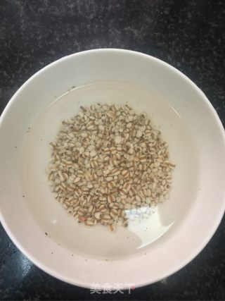 冬瓜薏米海带筒骨汤的做法步骤：1