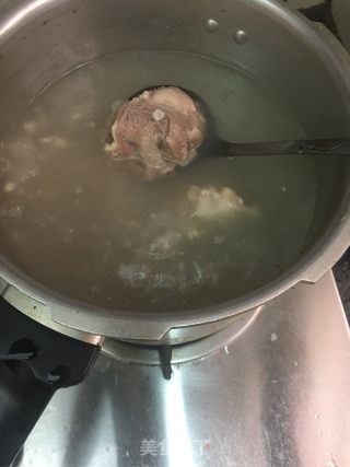 冬瓜薏米海带筒骨汤的做法步骤：7