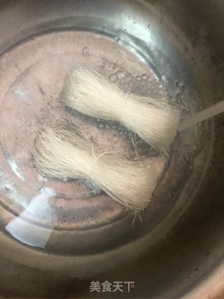 粉丝蒸白贝的做法步骤：2