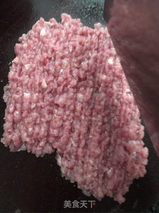 荸荠肉馅饺子的做法步骤：1